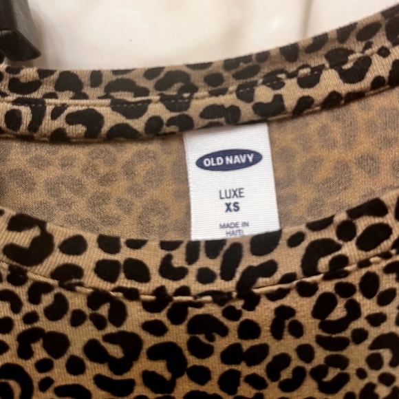 Old Navy Luxe T-Shirt, Leopard Print, Size XS - Picture 3 of 4